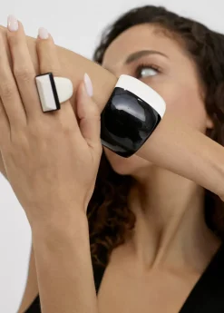 Sale Brazalete rígido blanco y negro Bisuteria