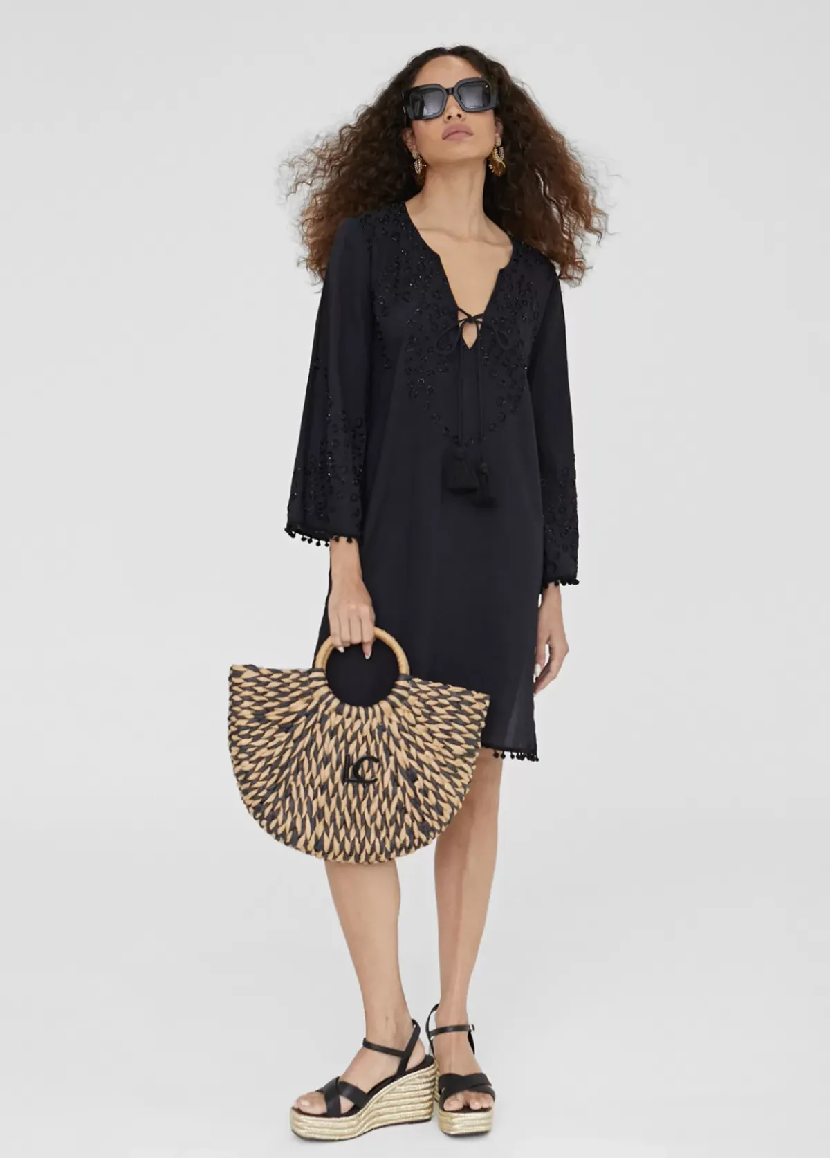 New Caftan corto con bordado Baño