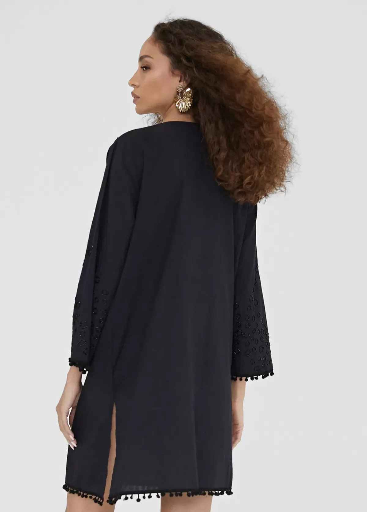 New Caftan corto con bordado Baño