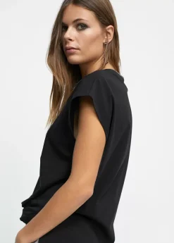 New Camiseta detalle cadena Camisetas Y Tops