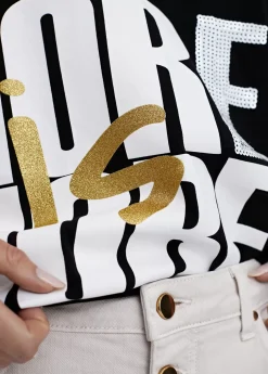 Outlet Camiseta more is more Camisetas Y Tops