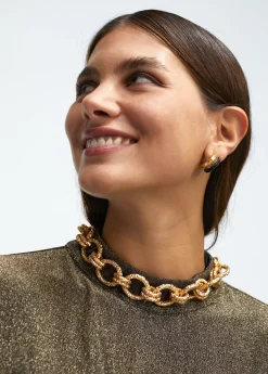 Collar gargantilla dorada con textura Collares