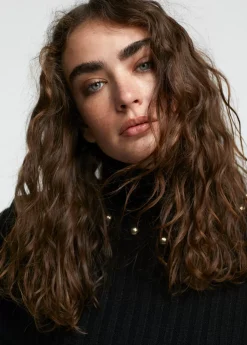 Outlet Jersey cuello alto con tachas Punto