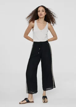 Pantalón con detalle lateral Pantalones