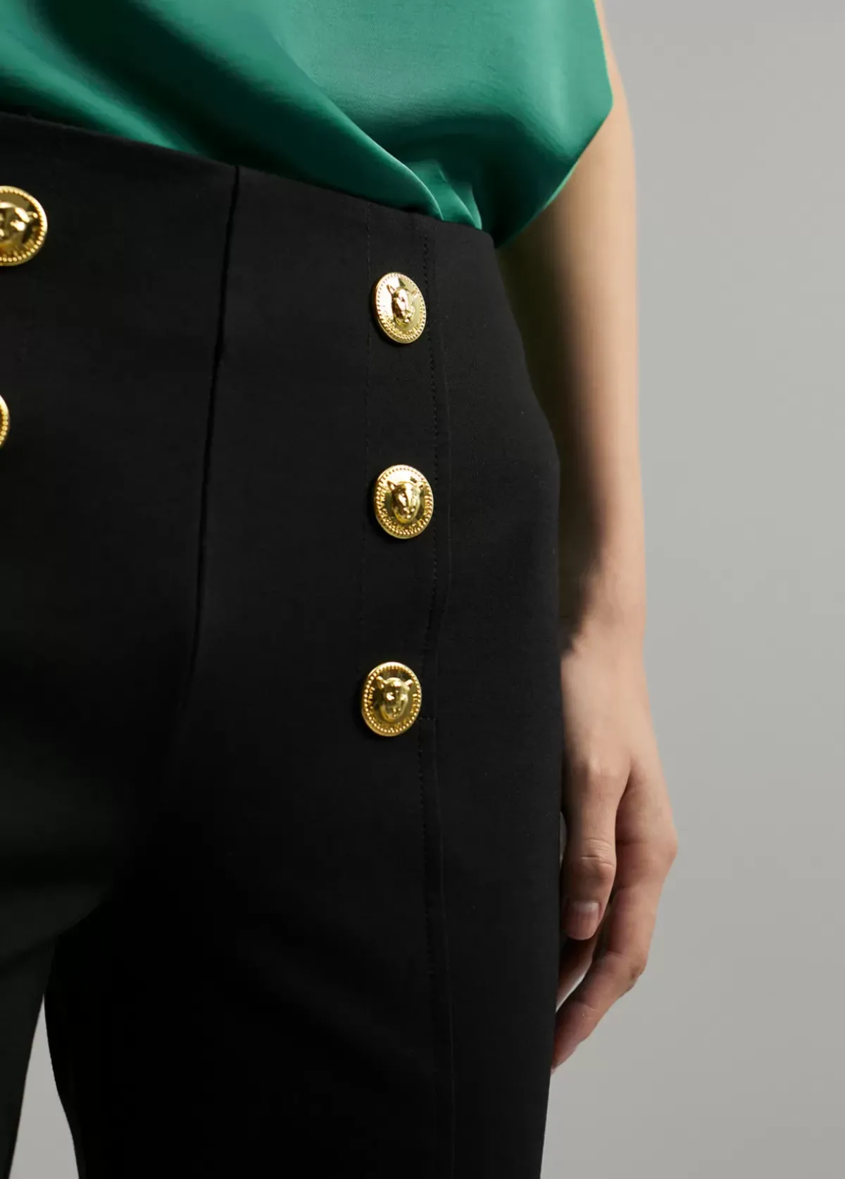 Outlet Pantalón detalle botones Pantalones