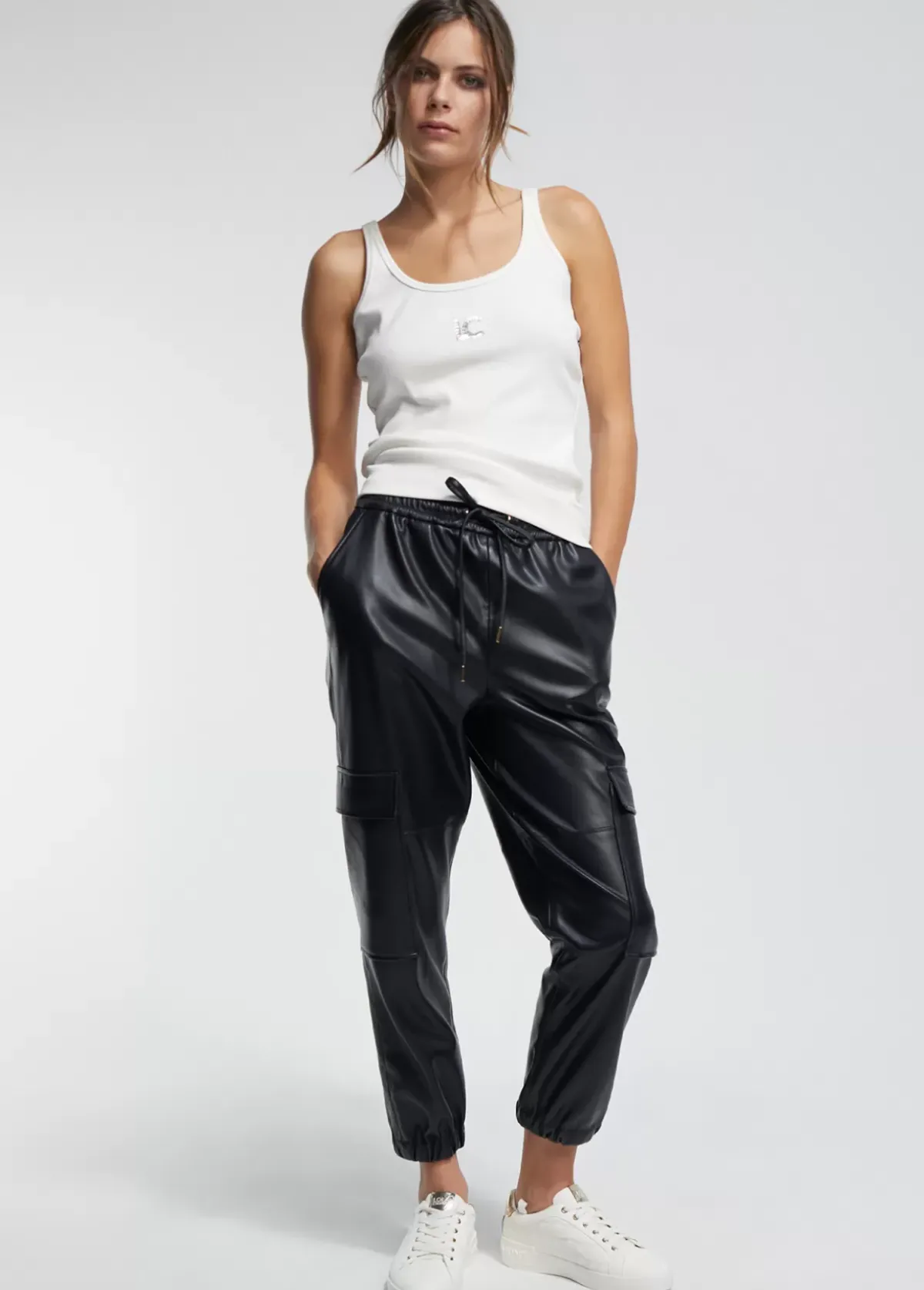 Online Pantalón efecto piel Pantalones