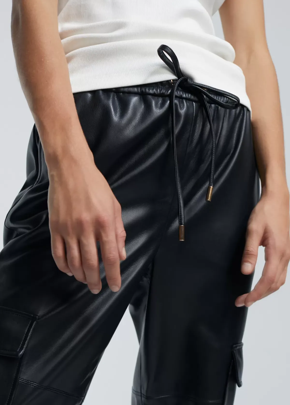 Online Pantalón efecto piel Pantalones