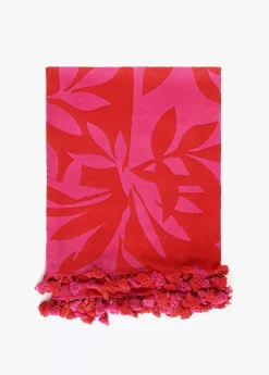 Pareo fucsia y rojo. Accesorios