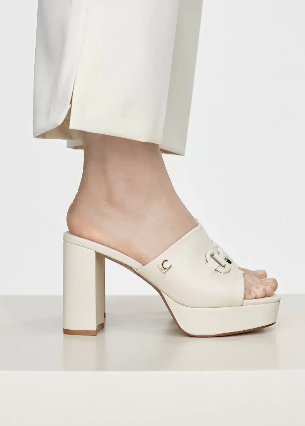 Zueco de tacón Calzado